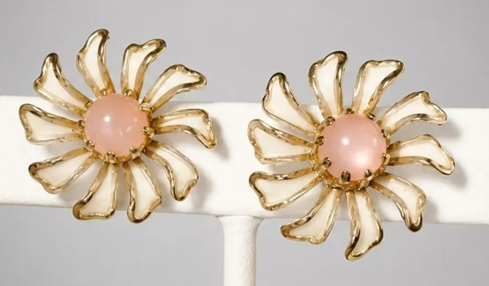 Vintage Pink Moonglow White Enamel Flower Clip on Earrings Mid-Century wc-14